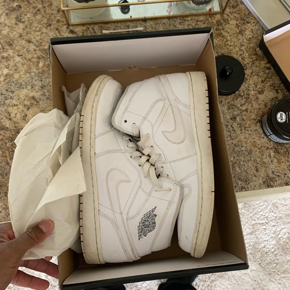 COPY - Nike Air Jordan 1s Mid White Size 9.5